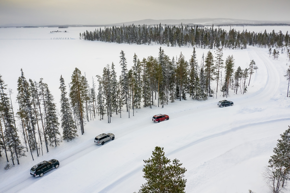 Land Rover fahren im Schnee